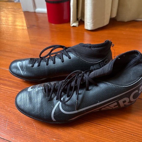 Nike Black and White Soccer Cleats - Picture 2 of 5